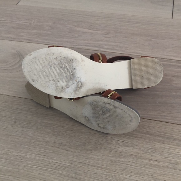 Like New! Sandals, size 8 - Picture 4 of 6